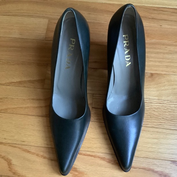 Prada Pointed Toe Leather Heeled Pumps Dark Green SZ 39.5 - Picture 1 of 14